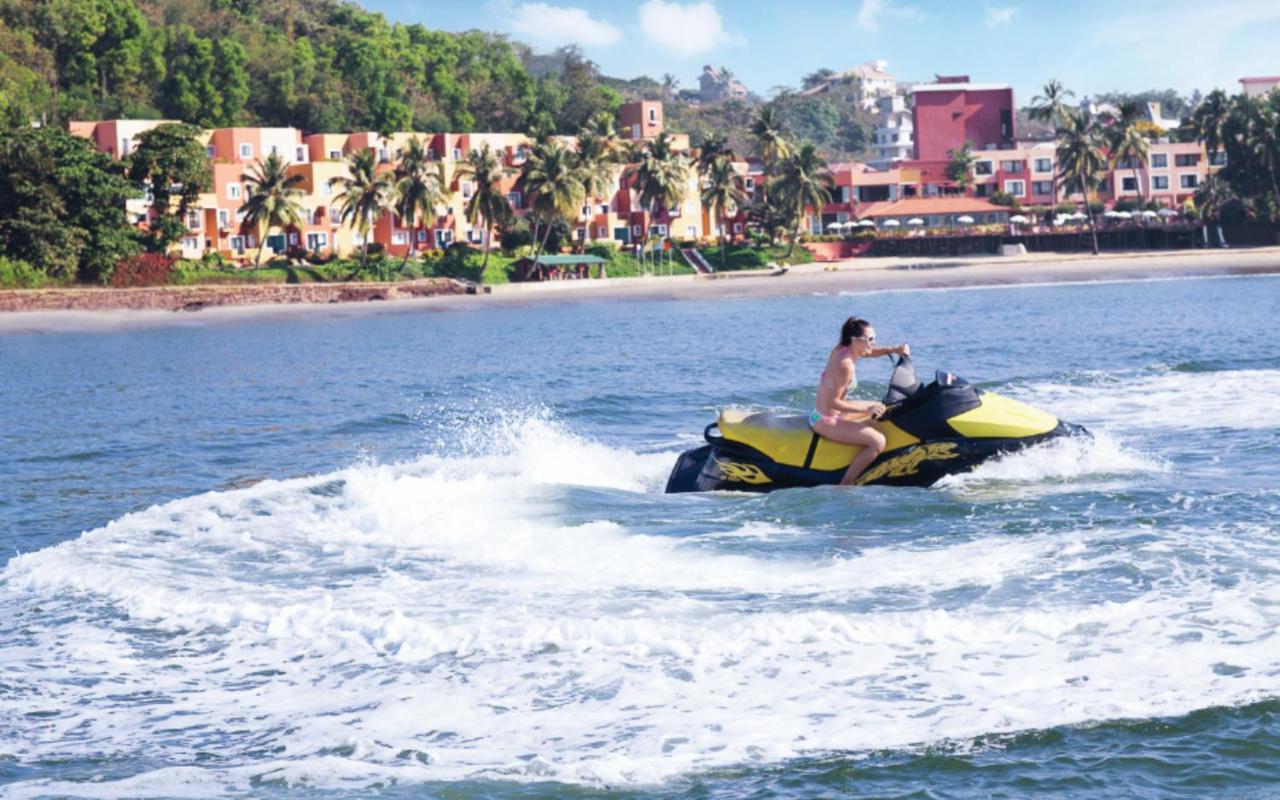 Taj Cidade De Goa Horizon, Goa Panaji Eksteriør billede Jet skiing in Goa